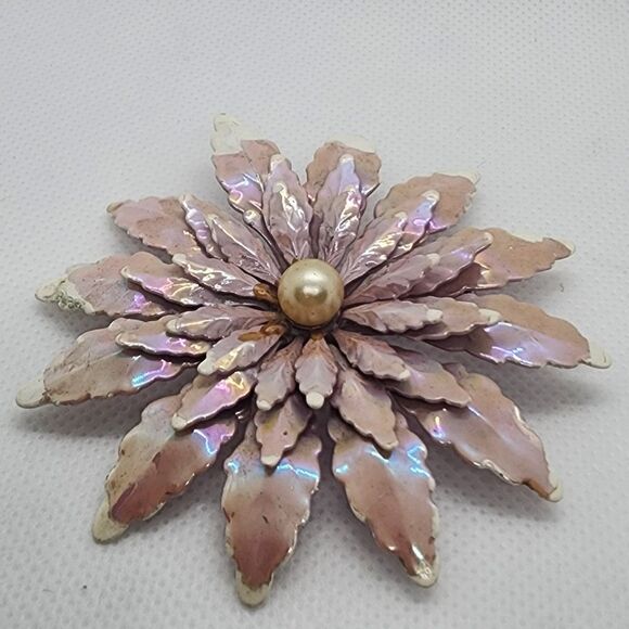 Vintage 60's Snowflake Flower Enamel Pink & White Iridescent Faux Pearl Brooch - Picture 4 of 5